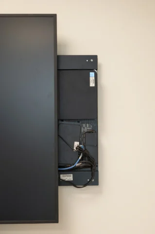 Volvo Trucks - Chief easy access slide out tray