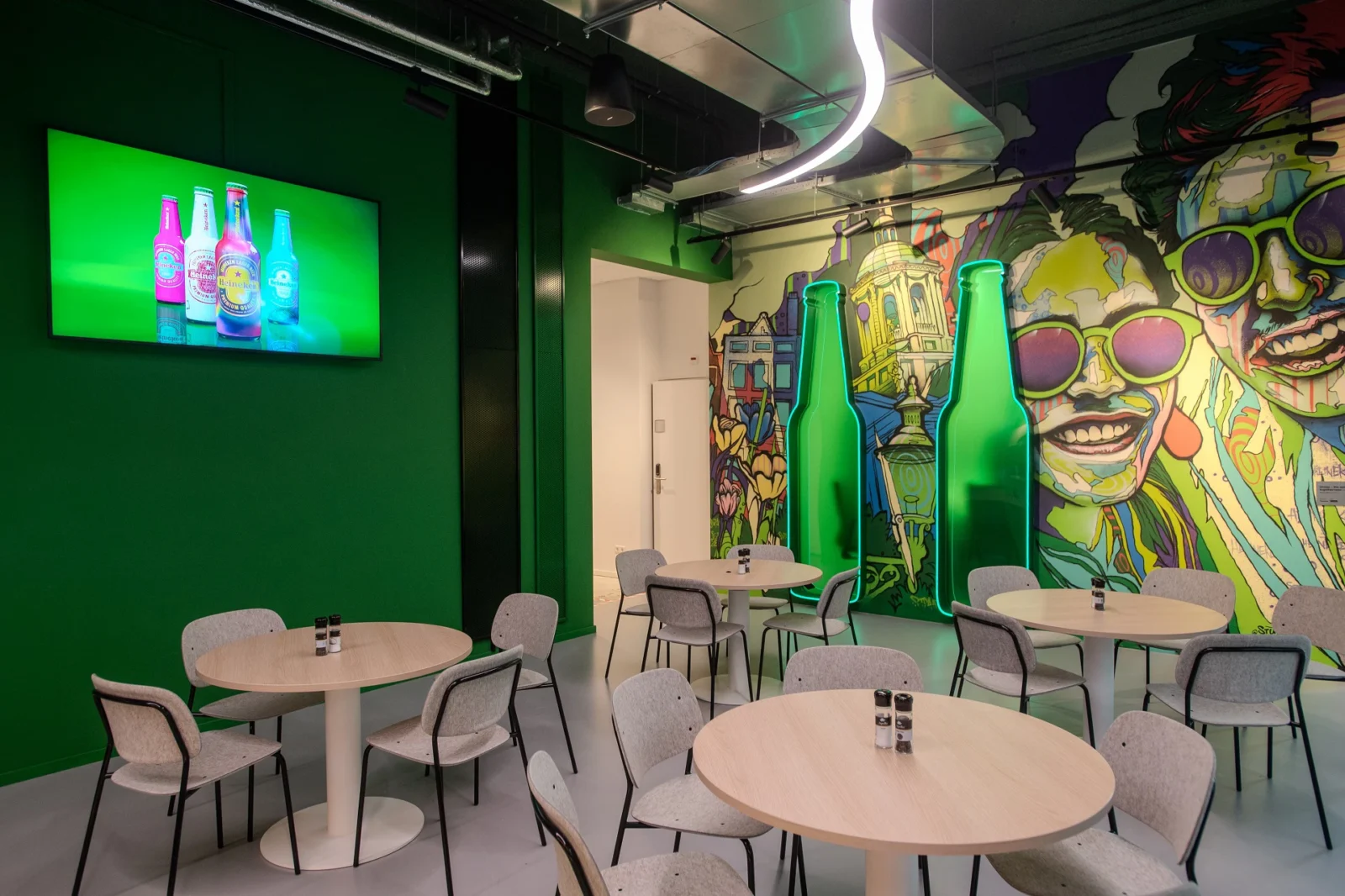 Heineken - Digital Signage